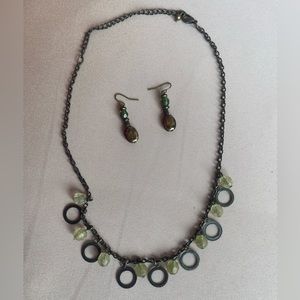 ⭐️3 for $20⭐️ Green & black necklace & earrings